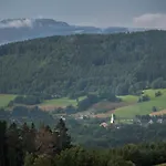 Zamek Sarny - Schloss Scharfeneck Hotel