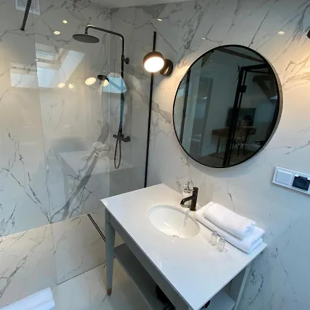 Zamek Sarny - Schloss Scharfeneck Hotel Kłodzko