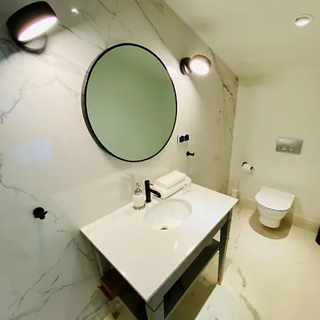 Zamek Sarny - Schloss Scharfeneck * クウォツコ