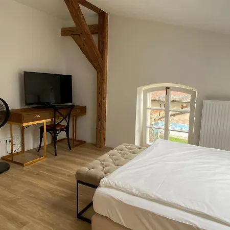 Zamek Sarny - Schloss Scharfeneck クウォツコ