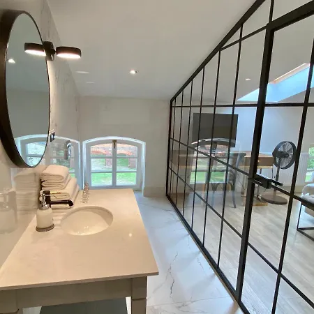 ホテル Zamek Sarny - Schloss Scharfeneck *