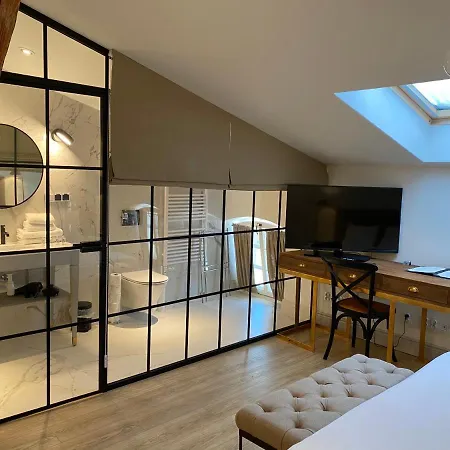 Zamek Sarny - Schloss Scharfeneck * クウォツコ