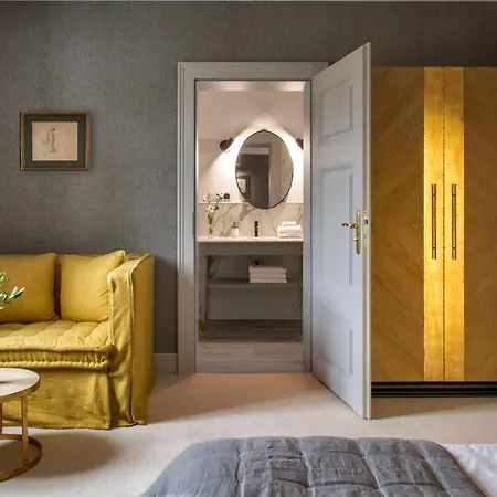 Zamek Sarny - Schloss Scharfeneck *