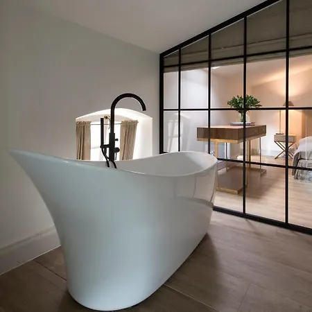 Zamek Sarny - Schloss Scharfeneck *