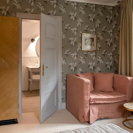 Zamek Sarny - Schloss Scharfeneck * クウォツコ