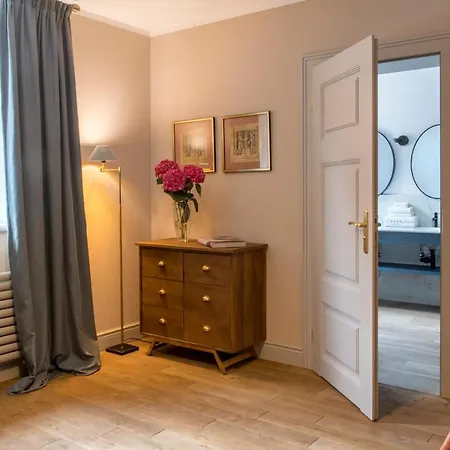 Zamek Sarny - Schloss Scharfeneck ホテル *