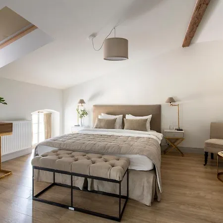 Zamek Sarny - Schloss Scharfeneck *