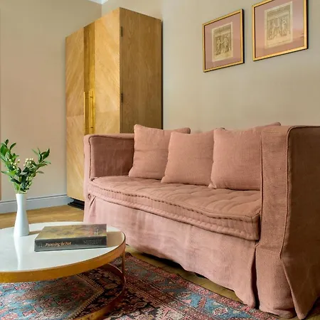 Zamek Sarny - Schloss Scharfeneck ホテル *