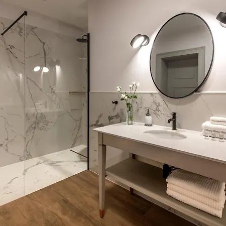 Zamek Sarny - Schloss Scharfeneck *