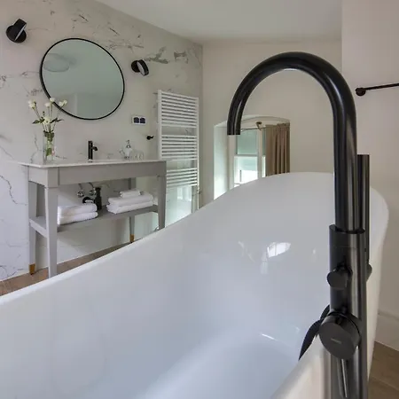 Zamek Sarny - Schloss Scharfeneck クウォツコ