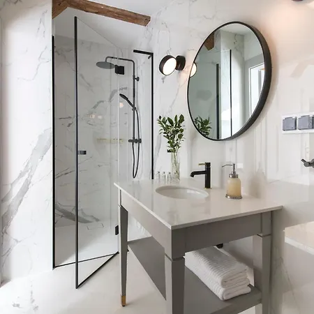 ホテル Zamek Sarny - Schloss Scharfeneck *