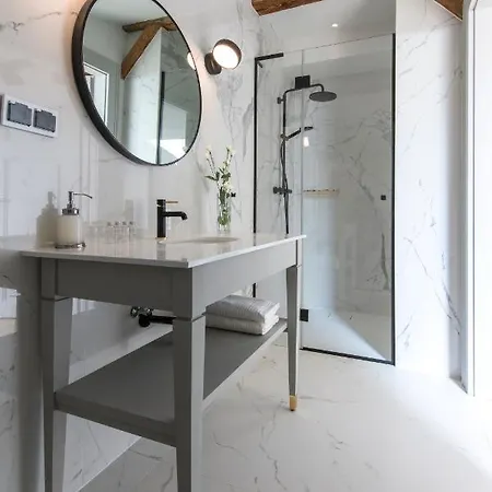 Zamek Sarny - Schloss Scharfeneck ホテル *