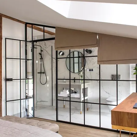 Zamek Sarny - Schloss Scharfeneck Hotel