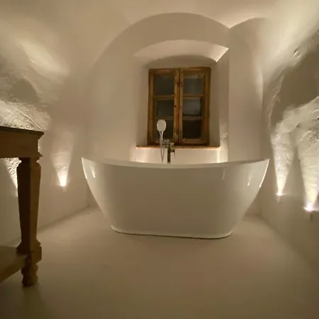 Zamek Sarny - Schloss Scharfeneck *