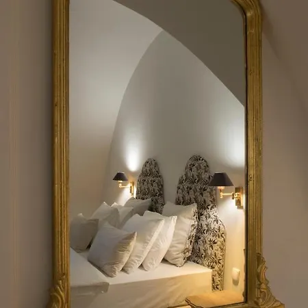 Zamek Sarny - Schloss Scharfeneck Szálloda