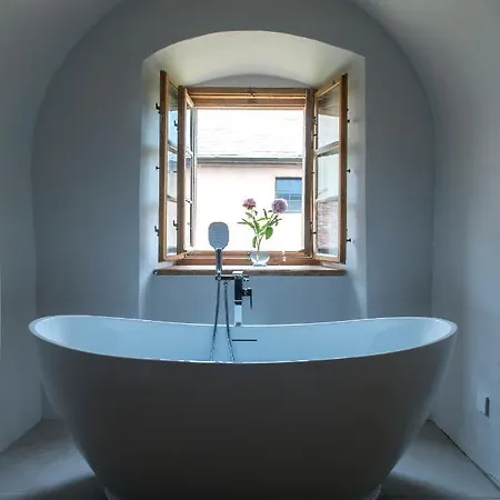 Zamek Sarny - Schloss Scharfeneck *