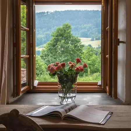 Zamek Sarny - Schloss Scharfeneck *