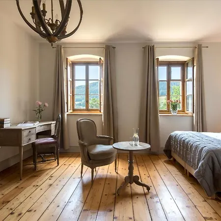 Hotel Zamek Sarny - Schloss Scharfeneck *