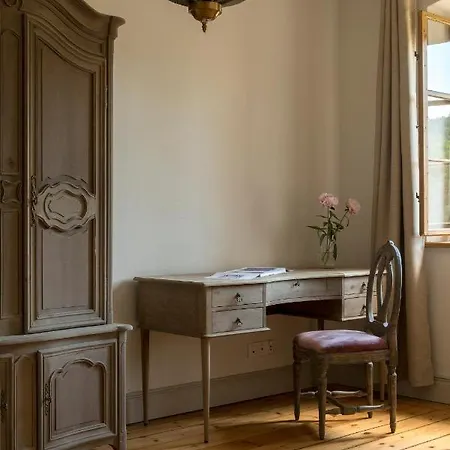 Zamek Sarny - Schloss Scharfeneck ホテル