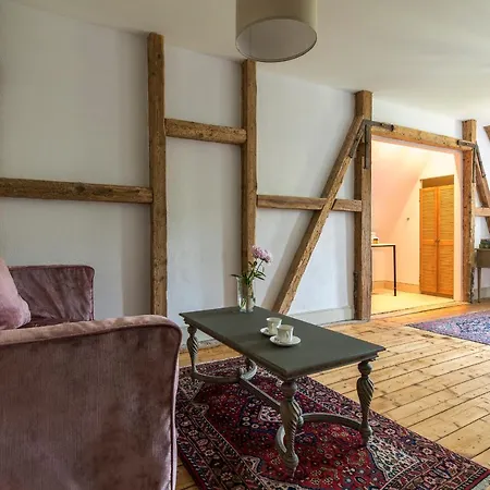 Zamek Sarny - Schloss Scharfeneck Hotel Kłodzko