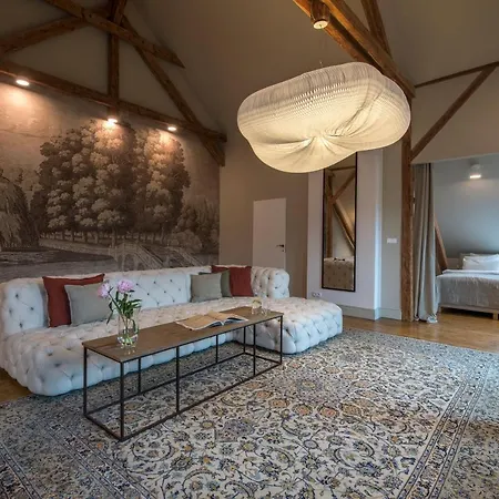 Zamek Sarny - Schloss Scharfeneck *