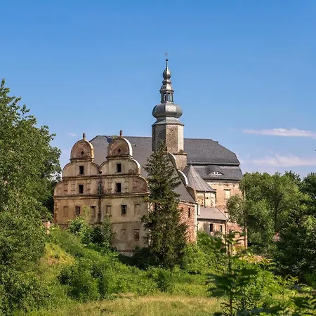 Zamek Sarny - Schloss Scharfeneck
