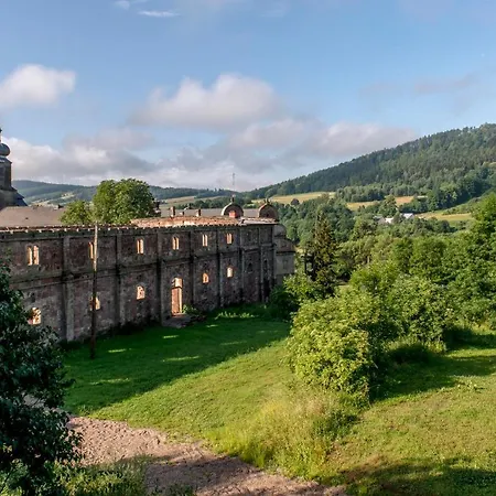 Zamek Sarny - Schloss Scharfeneck 호텔 *