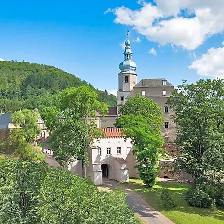 Zamek Sarny - Schloss Scharfeneck