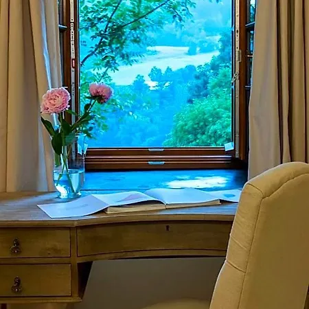 Zamek Sarny - Schloss Scharfeneck Hotel