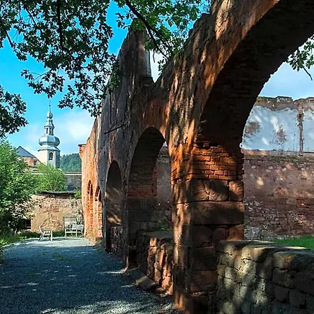 Zamek Sarny - Schloss Scharfeneck Szálloda Kłodzko