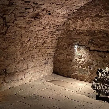 Zamek Sarny - Schloss Scharfeneck Hotel Kłodzko