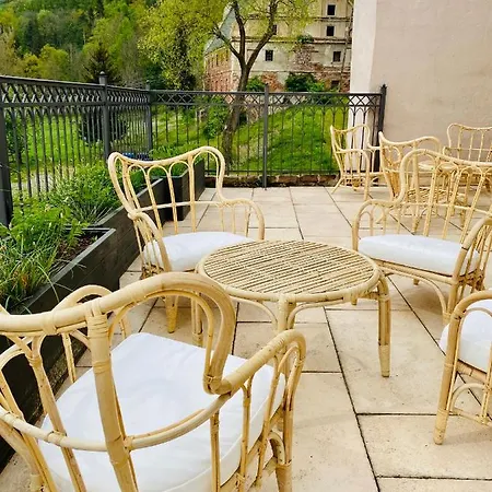 Zamek Sarny - Schloss Scharfeneck ホテル *