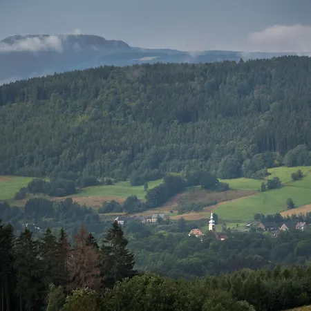 Zamek Sarny - Schloss Scharfeneck Hotel
