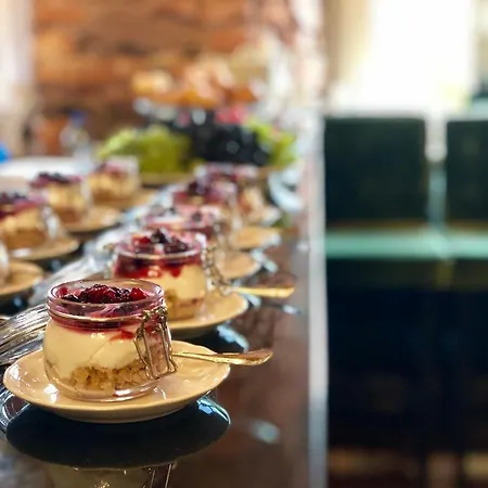 Zamek Sarny - Schloss Scharfeneck * クウォツコ