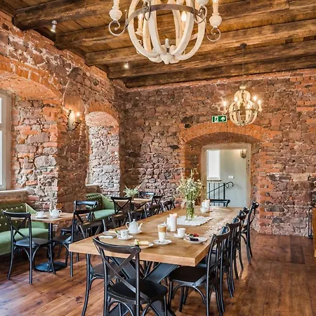 Zamek Sarny - Schloss Scharfeneck * Kłodzko