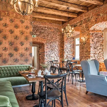 Hotel Zamek Sarny - Schloss Scharfeneck