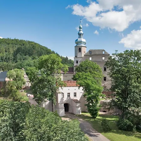 Ξενοδοχείο Zamek Sarny - Schloss Scharfeneck