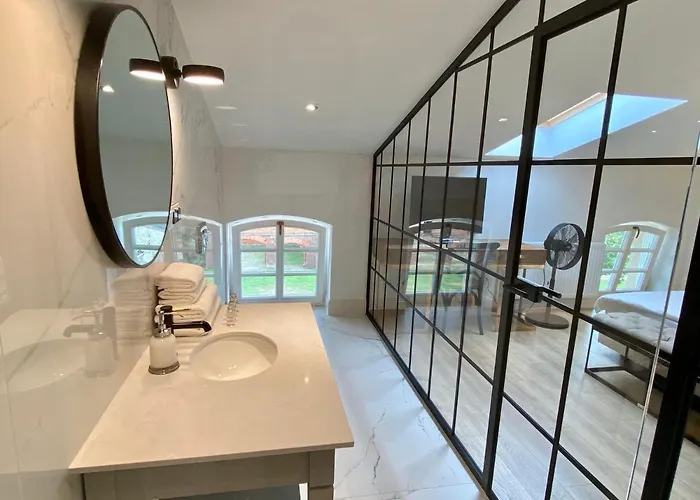 Hotel Zamek Sarny - Schloss Scharfeneck *