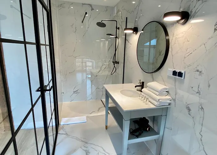 Hotel Zamek Sarny - Schloss Scharfeneck Kłodzko