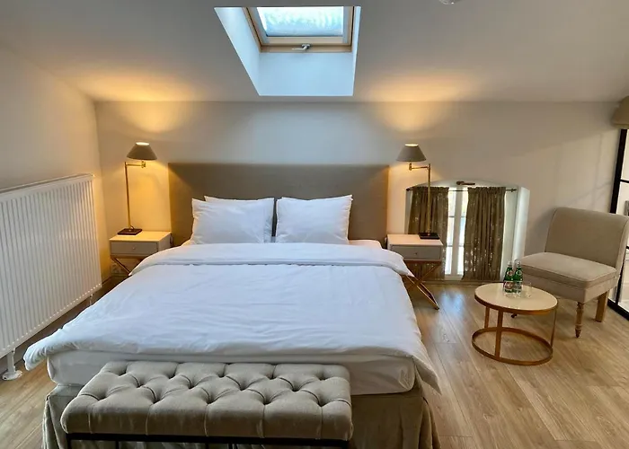 Hotel Zamek Sarny - Schloss Scharfeneck Kłodzko