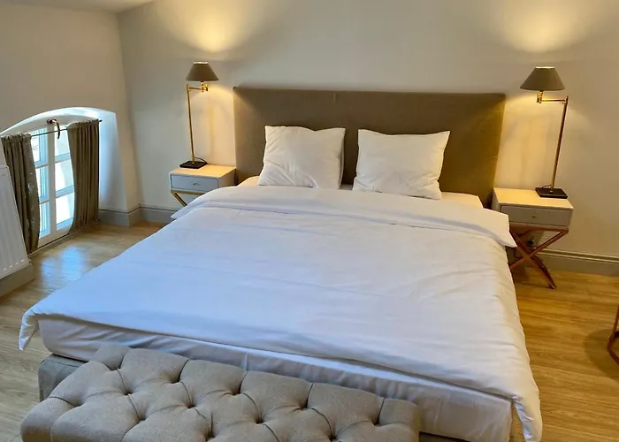 Zamek Sarny - Schloss Scharfeneck * Kłodzko