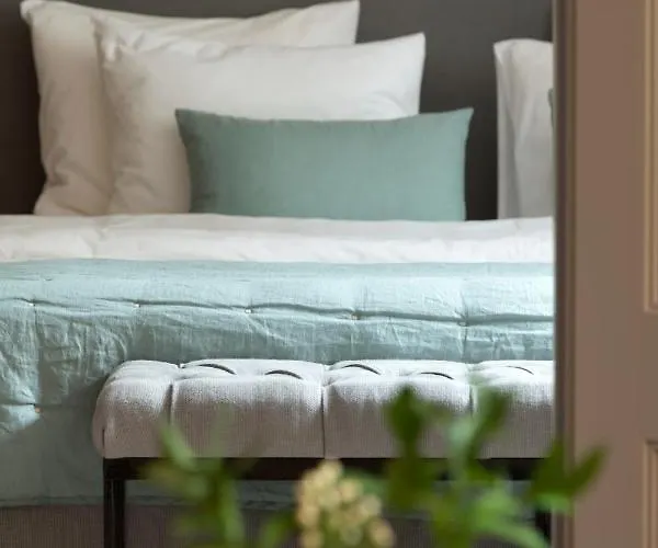 Zamek Sarny - Schloss Scharfeneck *