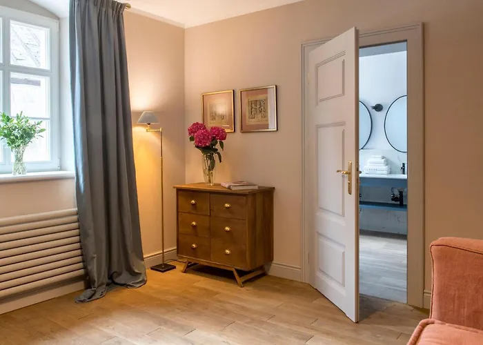 Zamek Sarny - Schloss Scharfeneck Hotel *