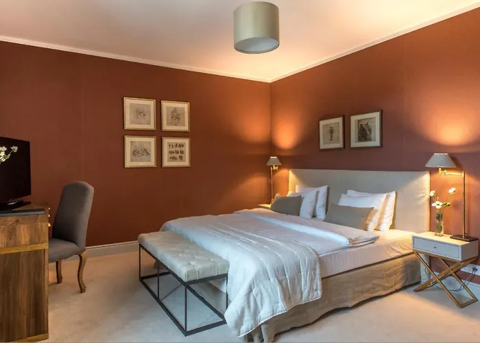 Hotel Zamek Sarny - Schloss Scharfeneck Kłodzko