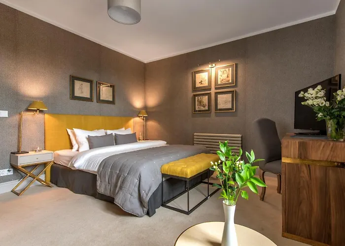 Zamek Sarny - Schloss Scharfeneck Hotel *