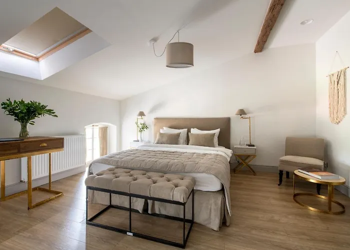 Zamek Sarny - Schloss Scharfeneck *