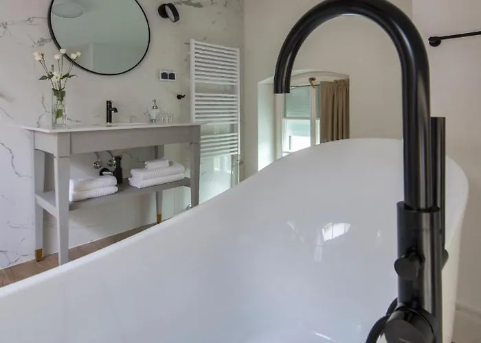 Zamek Sarny - Schloss Scharfeneck Kłodzko