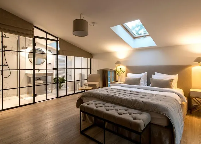 Zamek Sarny - Schloss Scharfeneck Hotel *