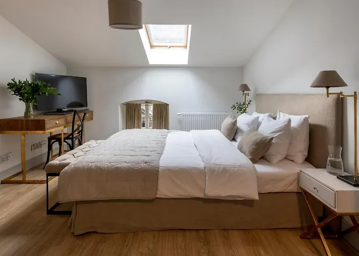 Hotel Zamek Sarny - Schloss Scharfeneck *