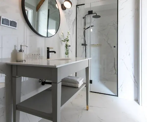 Zamek Sarny - Schloss Scharfeneck Hotel *